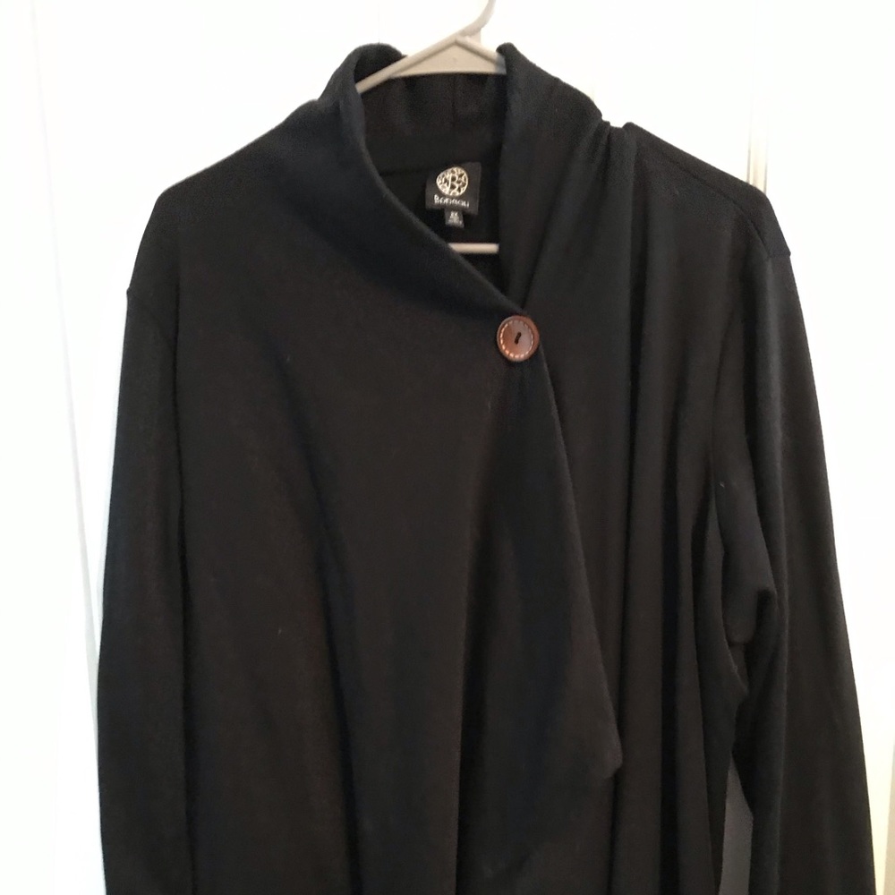 Black sweatshirt